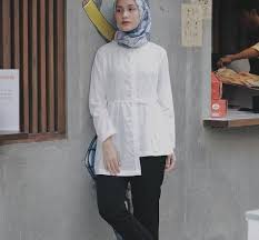 Ya, ootd merupakan singkatan dari outfit of the day yang memiliki arti seseorang yang menunjukkan busana yang dikenakannya. Intip Gaya Santai 4 Selebgram Hijab Ternama Dan 10 Rekomendasi Baju Kasual Yang Bisa Membuat Tampilanmu Makin Trendi 2019