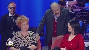 Ha fatto parte del celebre trio con massimo lopez e tullio solenghi, che ha lavorato con continuità dal 1982 al 1994 e si è eccezionalmente ricostituito per l'ultima volta nel 2008, seppure per sole tre serate televisive, per festeggiare i 25. Stefania Nobile In Tv Ho La Stessa Malattia Di Anna Marchesini Perizona Magazine
