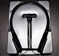 All the parents and babies have different objects and toys that are themed around a trip to the shops too, which are explored through play, songs and a story. Amani Asp Bt 5510 Neckband Wireless Earphone Review H2s Media