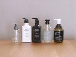 連載 セリア の ポンプボトル スポンジ収納 でおしゃれなキッチンインテリア ボトル キッチン おしゃれ セリア