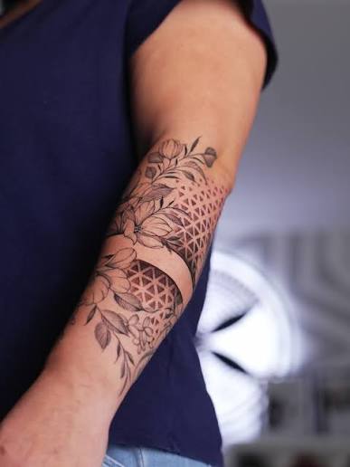 Finished up this floral arm band tattoo with geometric background - Client also had an older tattoo from Italy she wanted touched up and black out the crescent moon - I like