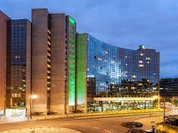 Guests can enjoy wifi throughout the venue, as well as an outdoor swimming pool, a seasonal outdoor pool and a restaurant on site. Holiday Inn Lisbon Continental Easyjet Holidays