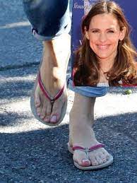 Jennifer Garner S Feet Are Actually Not That Bad And The Right Little Toe Overlapping Her Others Was Probably Caused From An Injury However If You Look Pezinho