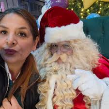 JuanpaZurita demostró que es un buen amigo y ayudó a #LelePons a que  estuviera presente en el concierto de #Shakira en México! 😂💃🏻🕺🏻☀️📺  #SaleElSol