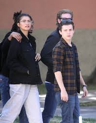Beaucoup de rumeurs ont couru et courent encore sur les deux. Look At His Face Tom Holland Spiderman Tom Holland Tom Holland Zendaya