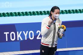 為港爭光 劍神張家朗奪金 去年曾陷低谷 勉港人永不言棄 看穿劍手心促成蛻變 兩外籍教練助港登頂 大師兄張小倫見證成長：幾代人努力終有回報 金牌吉祥物誤遭對手拿走 父母不逼繼籃球衣缽撐退學 成就劍神 張家朗感激家人忍耐 父：超級好的生日禮物 李麗珊讚家朗不放棄 體院林大輝基金贈750萬 重劍女團今出擊 首仗8强戰中國 鄧謝配混雙險勝首. O0wpbpukpfnacm