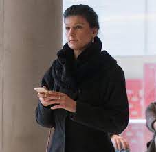Sahra wagenknecht — saltar a navegación, búsqueda sahra wagenknecht sahra wagenknecht niemeyer (nació el 16 de julio de 1969 en jena) es una política alemana. Sahra Wagenknecht Ich Sah Fremdlandisch Aus Kinder Haben Mich Gehanselt Welt