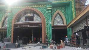 Masjid menara kudus yang masih lestari ini telah menjadi landmark kota kudus dan menjadi salah satu tujuan wisata religi di jawa tengah. Penyebab Mega Proyek Masjid Nabawi Mojokerto Molor Nias Bangkit Com