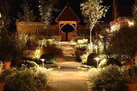 24 Beautiful And Romantic Gardens Lighting Decor At Night Japanese Garden Design Garden Design Japanese Garden