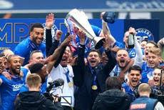 Rangers fc, glasgow, united kingdom. Rangers Fans Forced From Glasgow George Square In Disgraceful Scenes The Independent