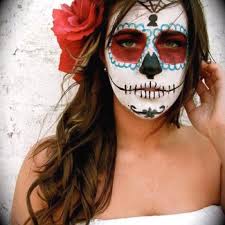 A partir du début novembre la vie des mexicains est réglé par le rythme de la les maquillages des catrinas sont essentiellement le maquillage d'une tête de mort mais avec des couleurs vives. Top 50 Maquillages Tetes De Mort Mexicaines Univers Skull