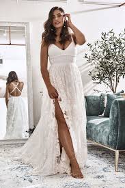 10 Reasons You Should Buy Your Wedding Dress At Grace Loves Lace Nyc In 2020 Pregnant Wedding Dress Curvy Wedding Dress Beach Wedding Dress Boho