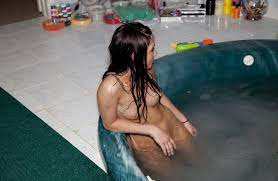 Teen Jacuzzi Party Amateur Nude Girl In A Tub Porn Pic - EPORNER