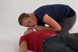 Kor mange kompresjoner skal ein gi? Oppdatert Anbefalinger For Trening Pa Basal Og Avansert Hjerte Lungeredning Hlr Under Covid 19 Pandemien Nyheter Norsk Forstehjelpsrad