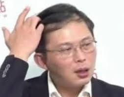 說個輕鬆的今天黃國昌是不是有戴髮片？