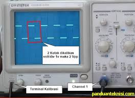 Bahwa dengan menggunakan alat osiloskop, bentuk gelombang sinyal sinar katoda yang berada pada osiloskop mempunyai medan listrik yang akan mempengaruhi gerak anoda. Fungsi Osiloskop Dan Cara Menggunakannya Panduan Teknisi