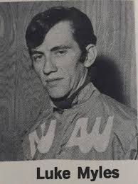 Who remembers the old indoor paddock at Charles Town, and the war horse,  Jiva Coolit? Jockey William R. Lewis, Jr. had just gotten a leg up
