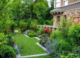 Retaining walls need at least a 6″ wide layer of stone compacted directly against the border (from base to top) to ensure proper drainage and eliminate shifting in wet. Design School Breaking Down Borders