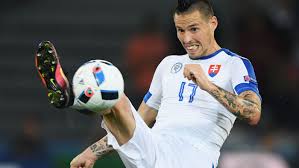 Marek hamsik, kelimenin tam anlamıyla ilk oyunlardan napoli kulübünün hayranlarının favorisi oldu. Slovakia S Marek Hamsik Ran The Show In Their Win Over Russia Sbnation Com