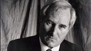 Gérard adam de villiers est un écrivain, journaliste et éditeur français.gérard adam de villiers is a french writer, journa. 5 Objets Cultes De Gerard De Villiers Mis En Vente Cnews