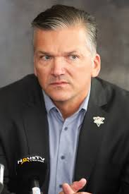 Steve Hartley congédié; Philippe Boucher derrière le banc