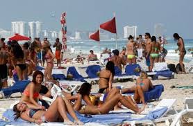 Cancun is the #1 spring break destination with thousands of college students and miles of white sand beaches. Cancun S Weeks Long Spring Break Party The Mercury News