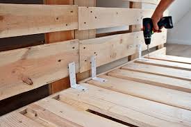 Am leichtesten lässt sich ein kinderbett aus holz bauen. Diy Palettenbett Selber Bauen Fashion Kitchen