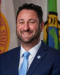 Adam Gruber's Instagram, Twitter & Facebook