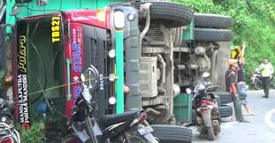 Meskipun setiap tahapan dikerjakan oleh mesin, namun manusia perlu. Rem Blong Truk Tronton Terguling Di Jalur Pantura Alas Roban Batang Bagian 1