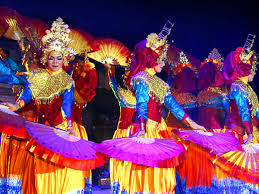 Para penari dapat membentuk … Tari Kipas Serumpun Wujud Kebersamaan Dalam Kegembiraan Indonesia Kaya