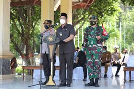 Pengemudi (driver) bus angkutan sekolah/bus wisata. Ingatkan Bahaya Covid 19 Bupati Sidoarjo Gus Muhdlor Melarang Mudik Tahun Ini Mediasorotmata Com