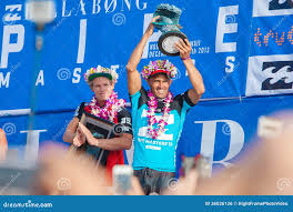 Sieger-Surfer Kelly Slater an Der Rohrleitung in Hawaii Redaktionelles Foto 