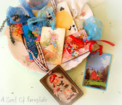 Our friend, card making buff koren wiskman, created the designs below to give you new, beautiful card making ideas that are not only unique, but also easy to make at a moment's notice. Creative Diy Projects Made With Playing Cards