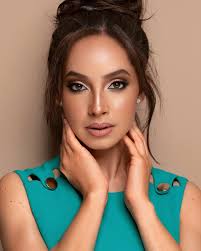 Marisabel Rivera • Miss Puerto Rico Petite 2014 Felícitamos a la hermosa  @marisabelriveranegron por completar su Doctorado en Farmacia. Exitos y  bendiciones a la reina Petite 😍 H&M by @ildefonso45 de @b.itsalon