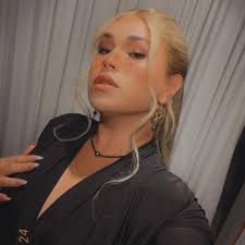 Kika Lazaro (@kawikamerman) • Facebook