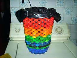 как сделать коврик из крышек от пластиковых бутылок видео 100 Idej Podelok Iz Kryshek Ot Butylok Svoimi Rukami Na Foto