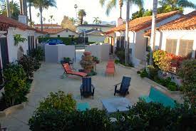 Casa del mar inn has 21 cosy rooms that are filled with a range of essential amenities to ensure guests have a comfortable stay. Affordable Santa Barbara Hotel Cas Del Mar Inn At The Beach Glitter Mud