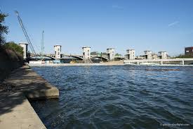 The new structure permitted the replacement of several locks and to stabilize the course of the meuse. Bureau Greisch Renovation Du Barrage De Monsin