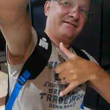 Daniel Krebs (@chraebsli)