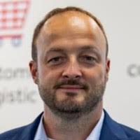 600+ profilů „Turek“