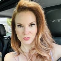 Melanie Lemieux's Instagram, Twitter & Facebook