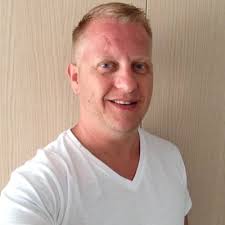 Graham Benson (@dogsbolox)