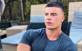 Qui est Adrien Laurent ?