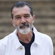 She got it in the late 1990s, when the two got together. Antonio Banderas Hatte Einen Herzinfarkt Hatte Viel Gluck Stern De