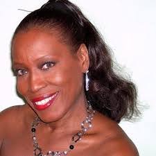 Evelyn Carr's Instagram, Twitter & Facebook