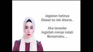 Malam terjaga terfikirkannya sedang apa di mana dia. Amira Othman Mimpi Indah Lirik Lagu Video Youtube