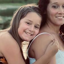 Samantha Catlin's Instagram, Twitter & Facebook