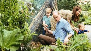 So brav steht das royale paar mit seinen kindern prinz george (4) und prinzessin charlotte (2) vor einer bleichen fotowand. Prinz Louis Lauft Ja Schon William Und Kate Teilen Fotos Ihrer Kinder N Tv De
