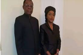 Jun 04, 2021 · l'etat a décrété deux jours de deuil national à partir d'aujourd'hui suite au décès de sir aneerood jugnauth. Maurice Kamto Et Son Epouse Julie En Noir Ce Jeudi Pour Rendre Hommage Aux Eleves Tues A Kumba