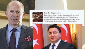 İlkokul ve lise eğitimini ankara sonrasında 1994 yılında türkiye'ye dönme kararı alarak aile şirketinde bir süre çalışmış ve aynı. 23 Nisan Da Ali Babacan A Ingiliz Cengeli